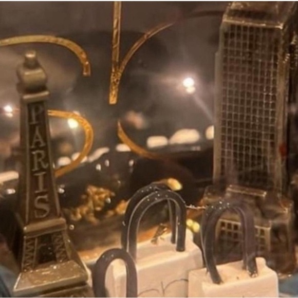 ⭐️SCOTT BARNES⭐️Festive Gold Snow Globe/NIB - Picture 3 of 6